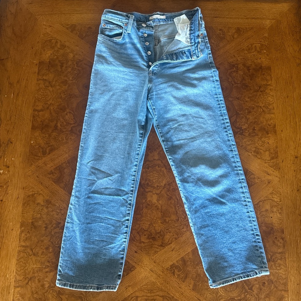 Size 28 L 27 Women’s Levi Straight Leg Jeans